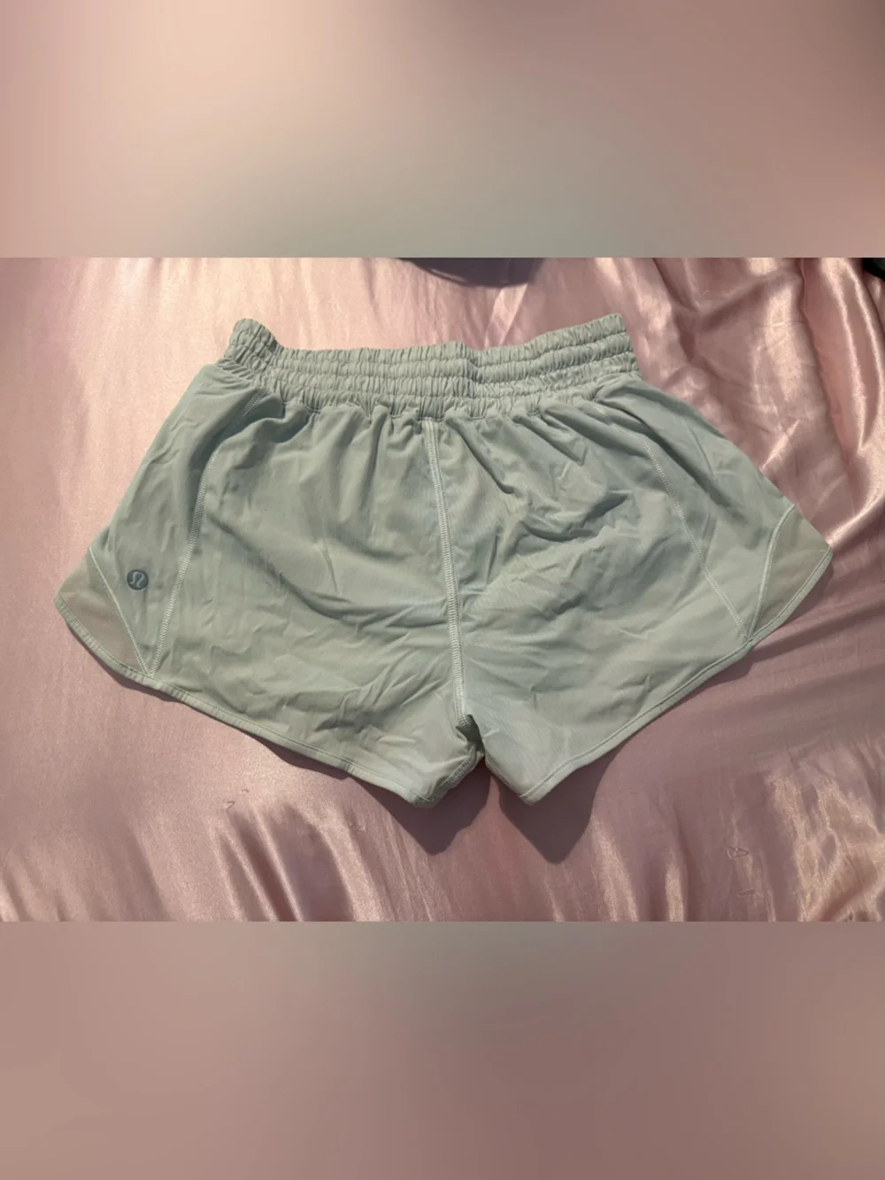 Lululemon Hotty Hot White Women’s High Rise shorts